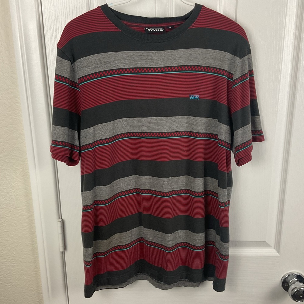 Pre-Owned Vans Men’s Striped Red, Black, and Gray with Blue T-shirt, Size M